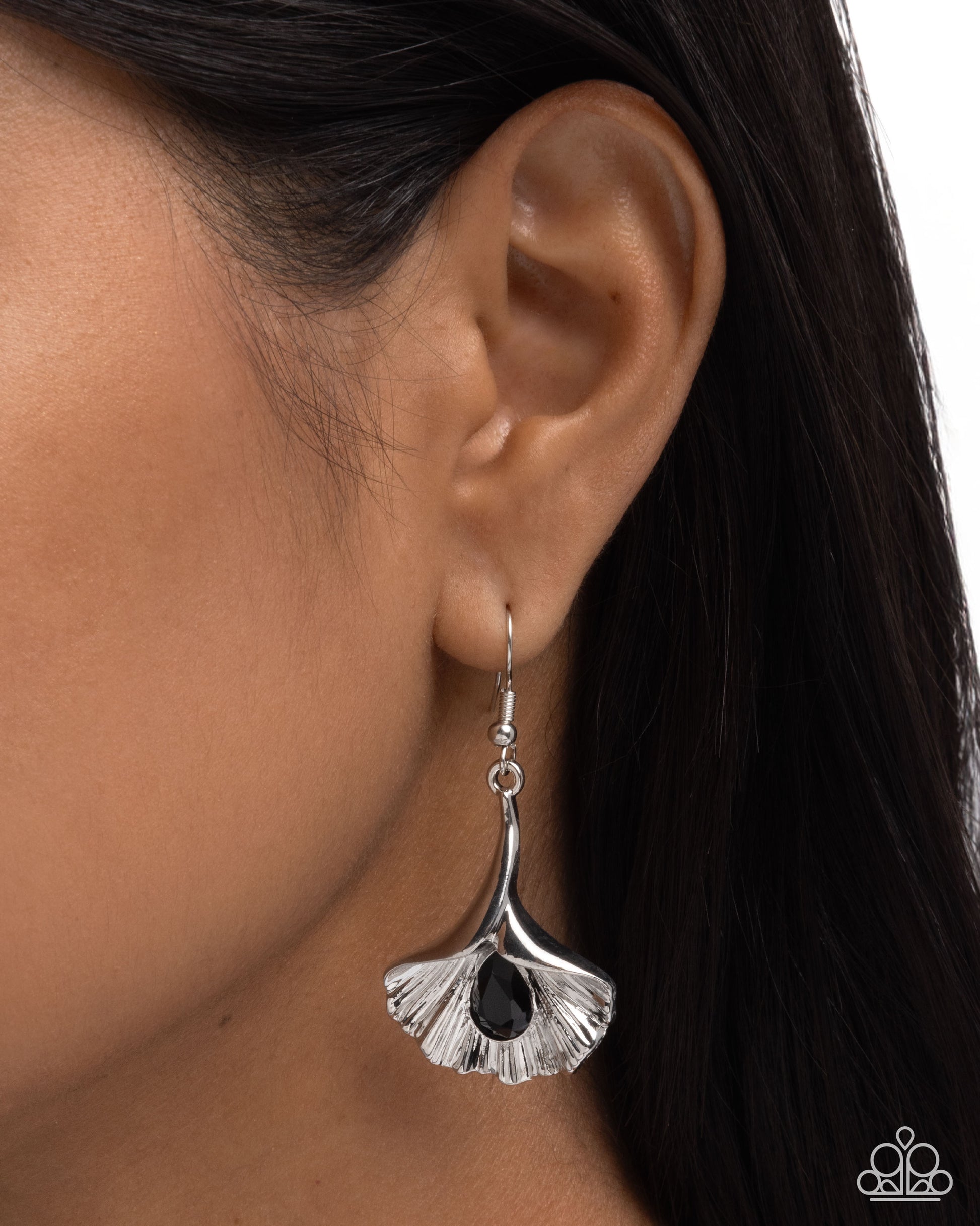 Ginkgo Glitz - black - Paparazzi earrings