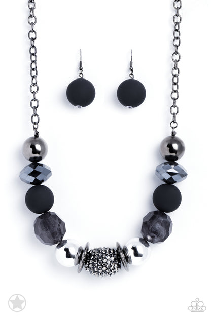 A Warm Welcome - black - Paparazzi necklace