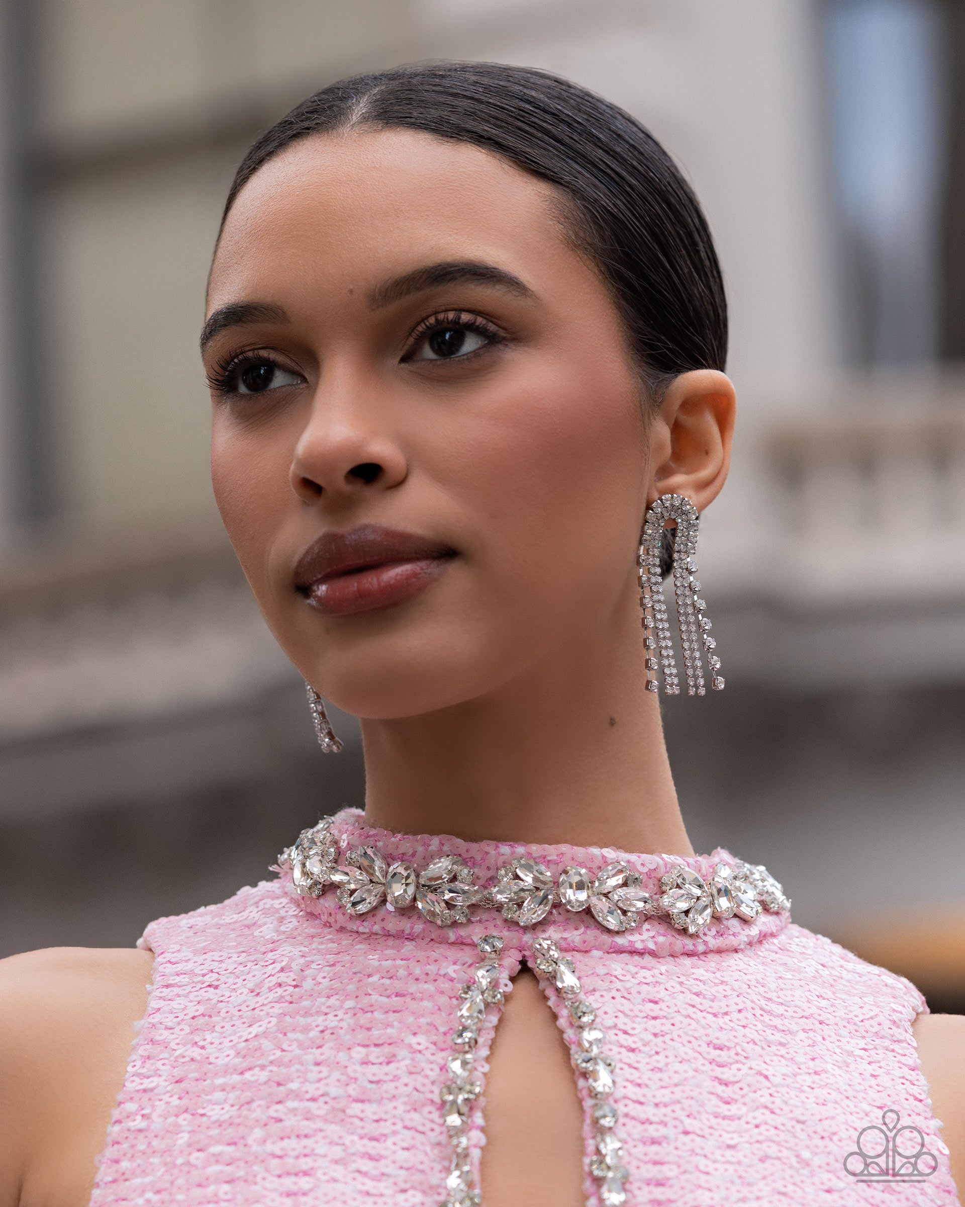 Adorable Arch - white - Paparazzi earrings
