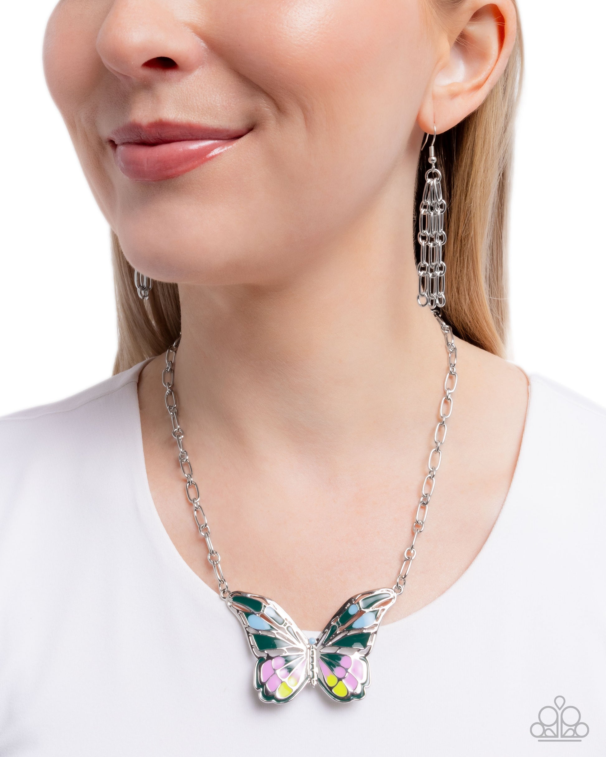 Aerial Accolade - green - Paparazzi necklace