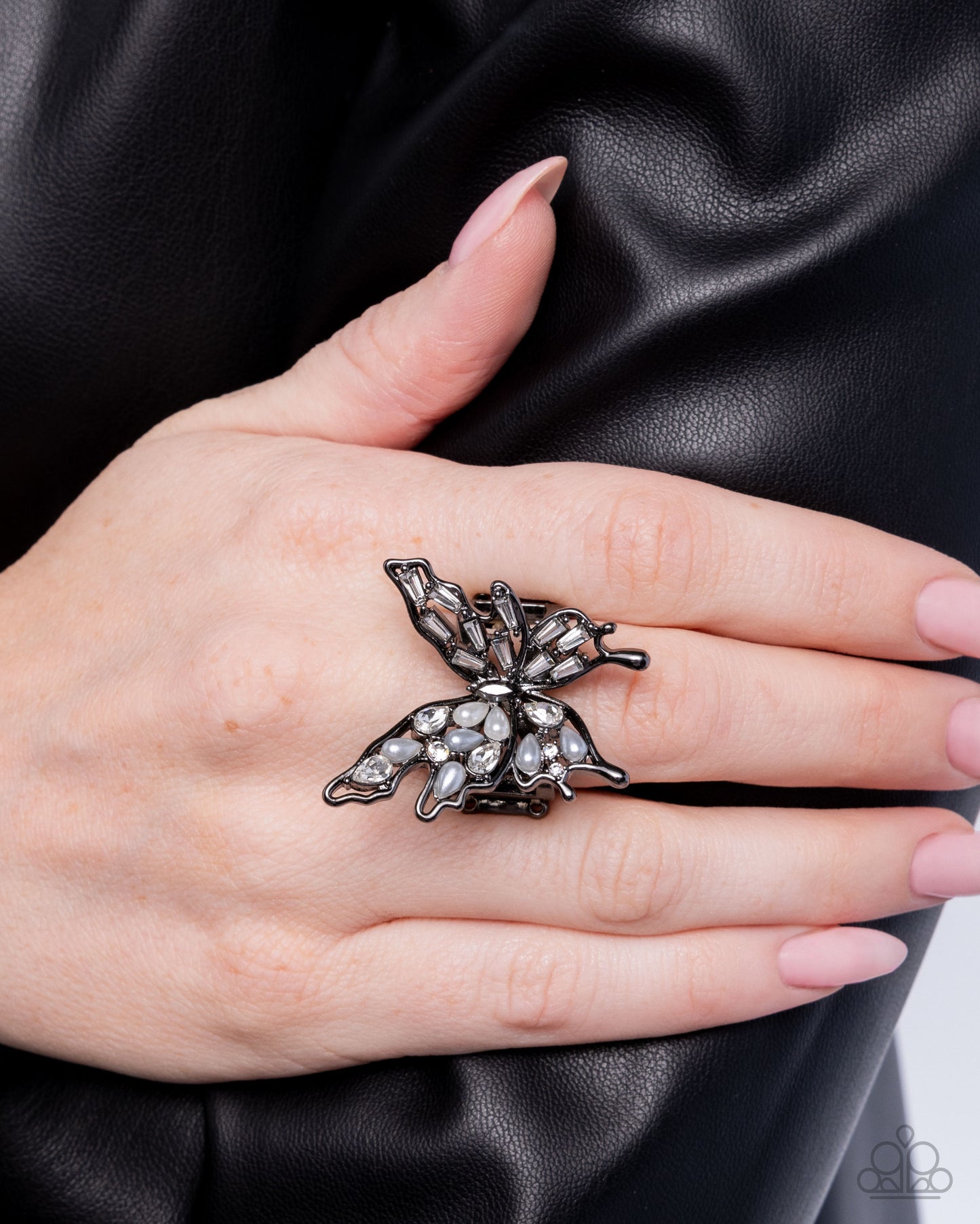 Aerial Allure - black - Paparazzi ring