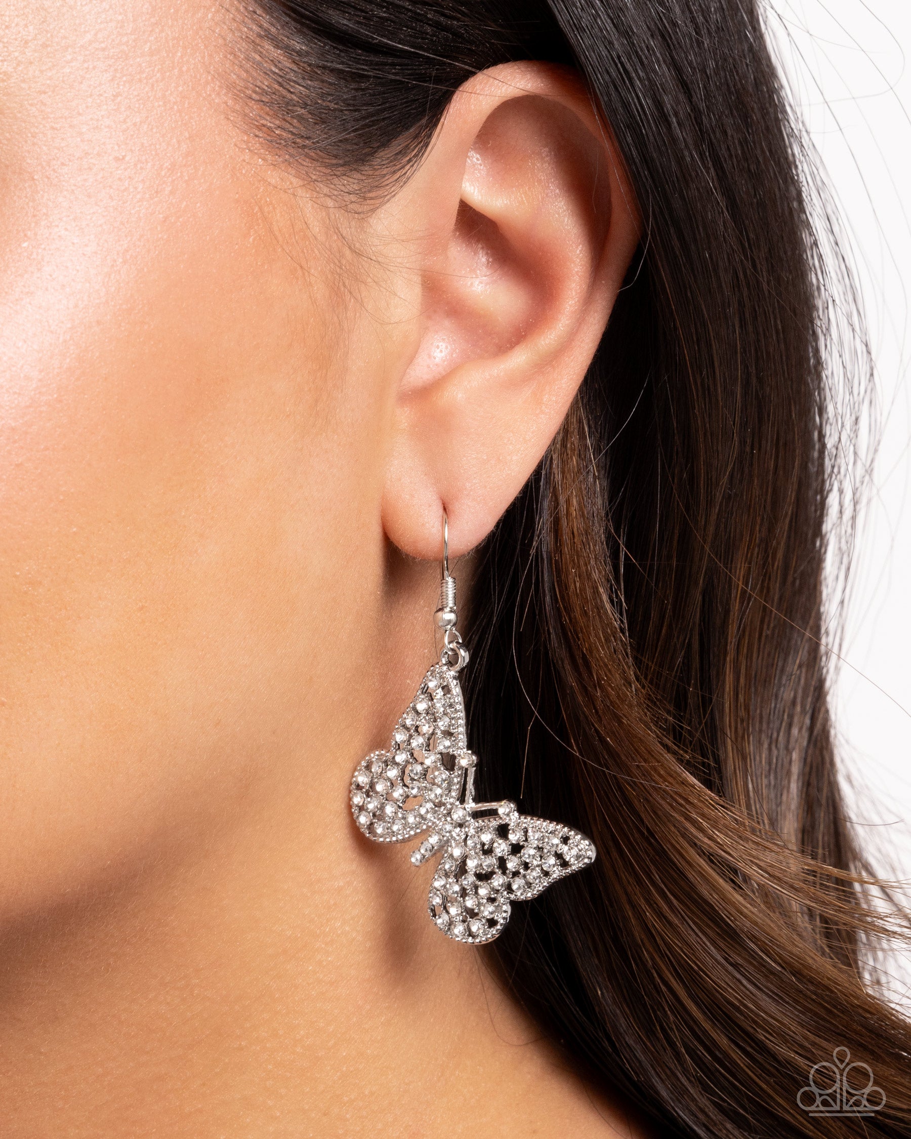 Aerial Audience - white - Paparazzi earrings