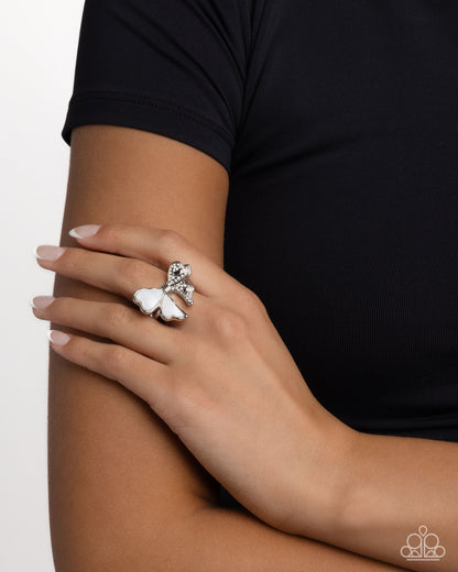 BOW-stopper - white - Paparazzi ring