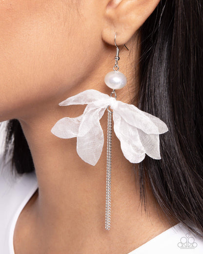 Ballerina Build - white - Paparazzi earrings