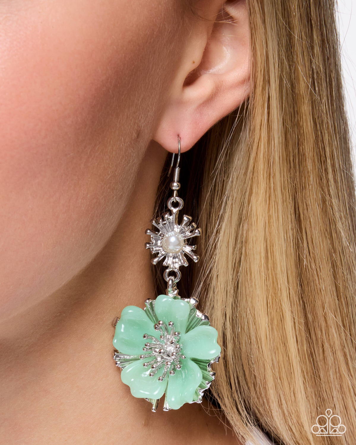 Ballet Beacon - green - Paparazzi earrings