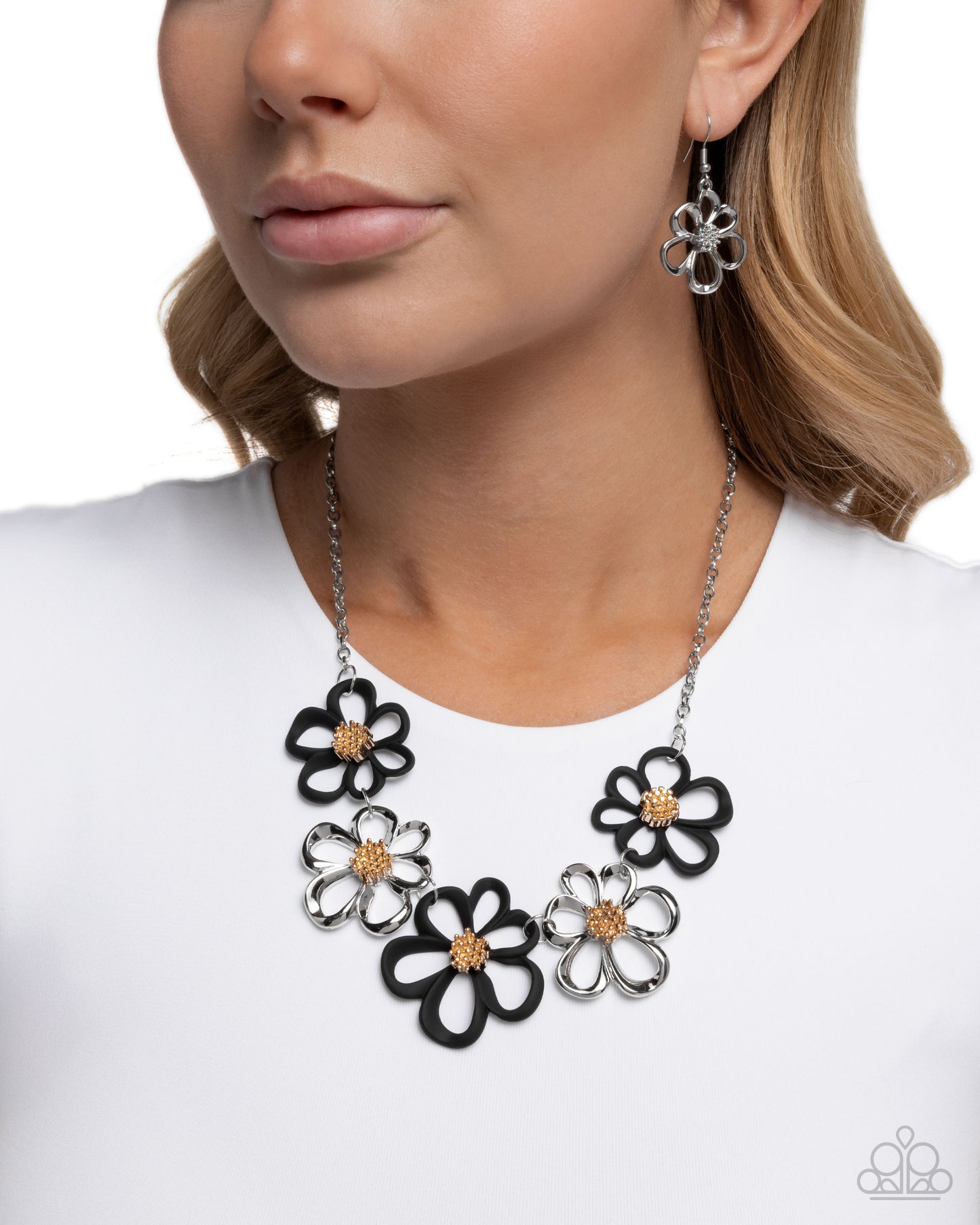 Beau Bouquet-  black - Paparazzi necklace