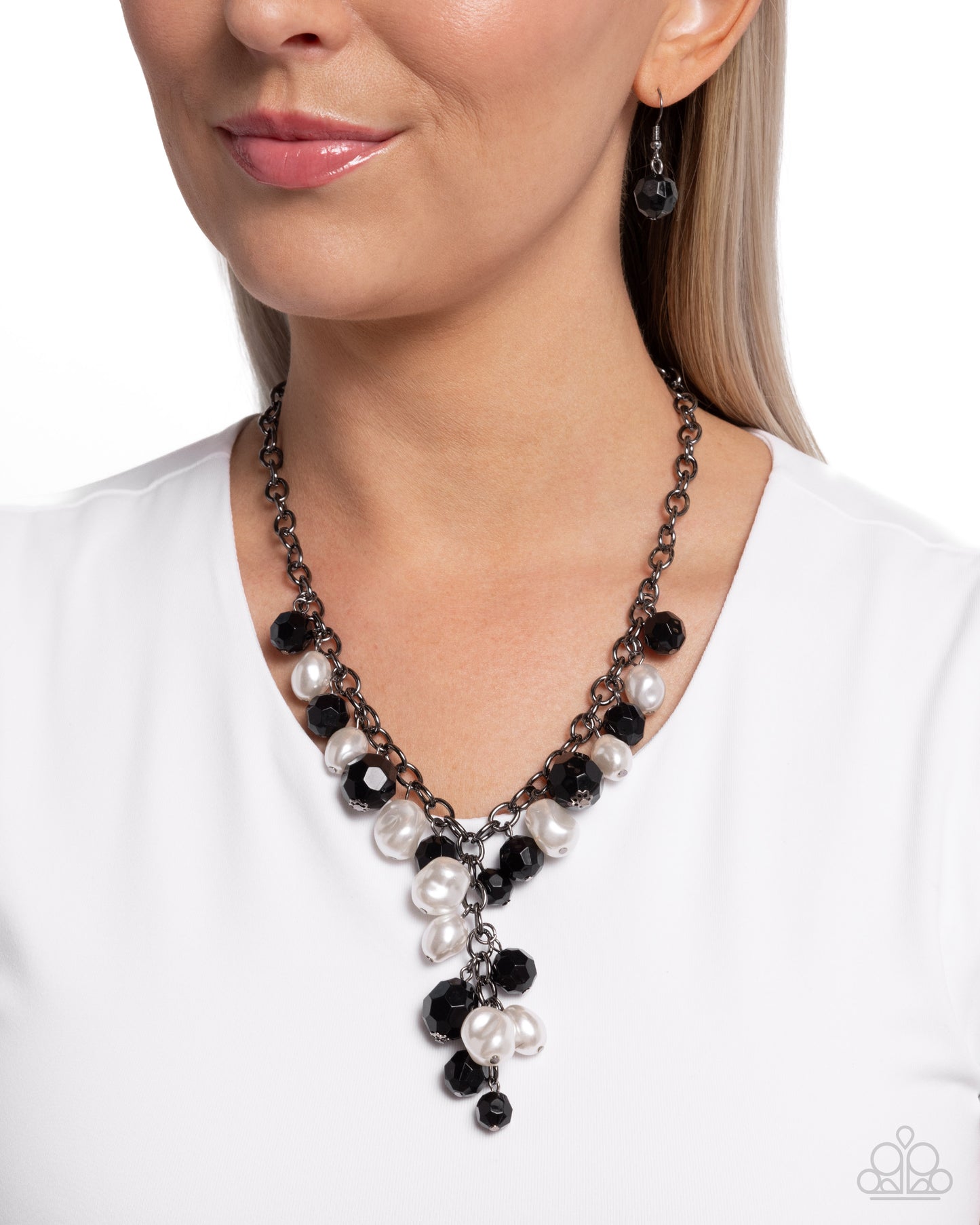 Beehive Barrage - black - Paparazzi necklace