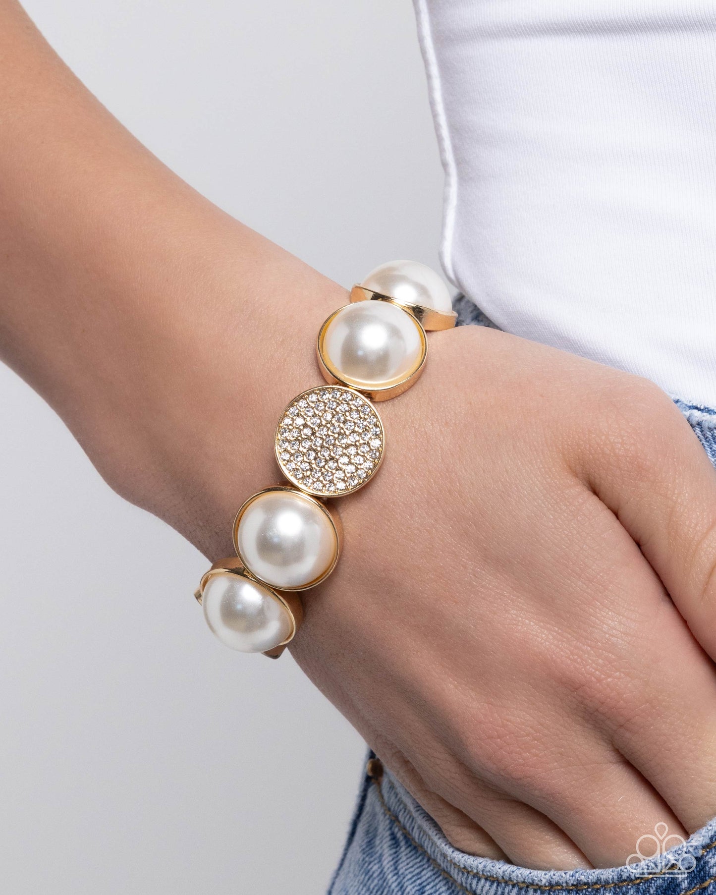 Believable Bling - gold - Paparazzi bracelet