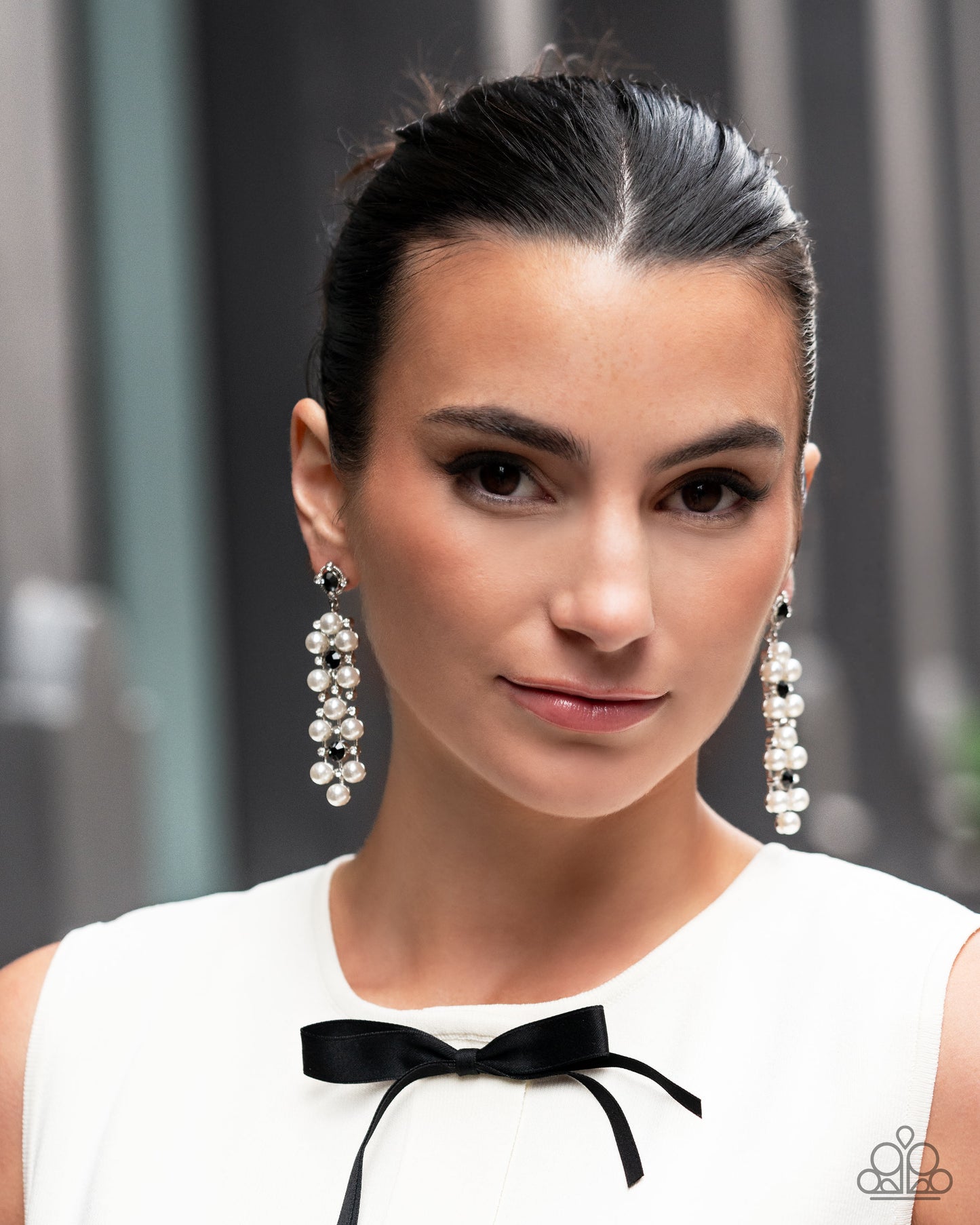 Bewitching Beacon - black - Paparazzi earrings