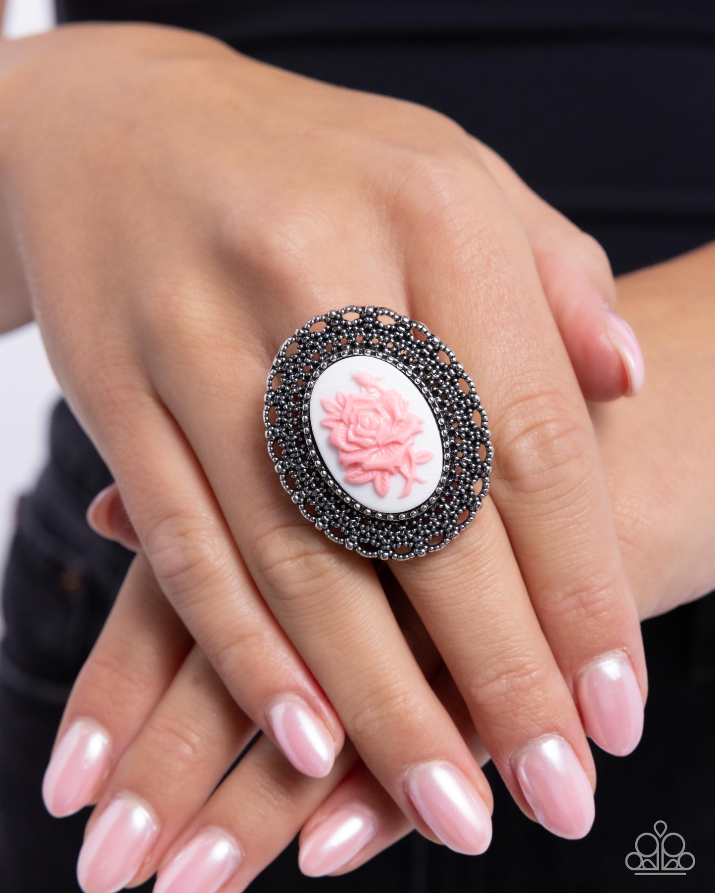 Blooming Brooch - pink - Paparazzi ring