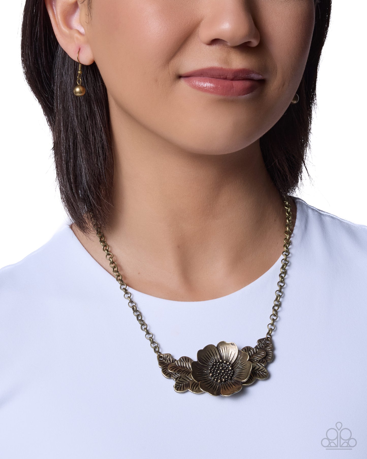 Blooming Bunch - brass - Paparazzi necklace