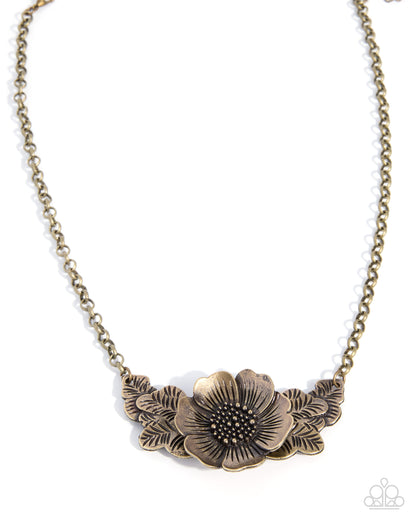 Blooming Bunch - brass - Paparazzi necklace