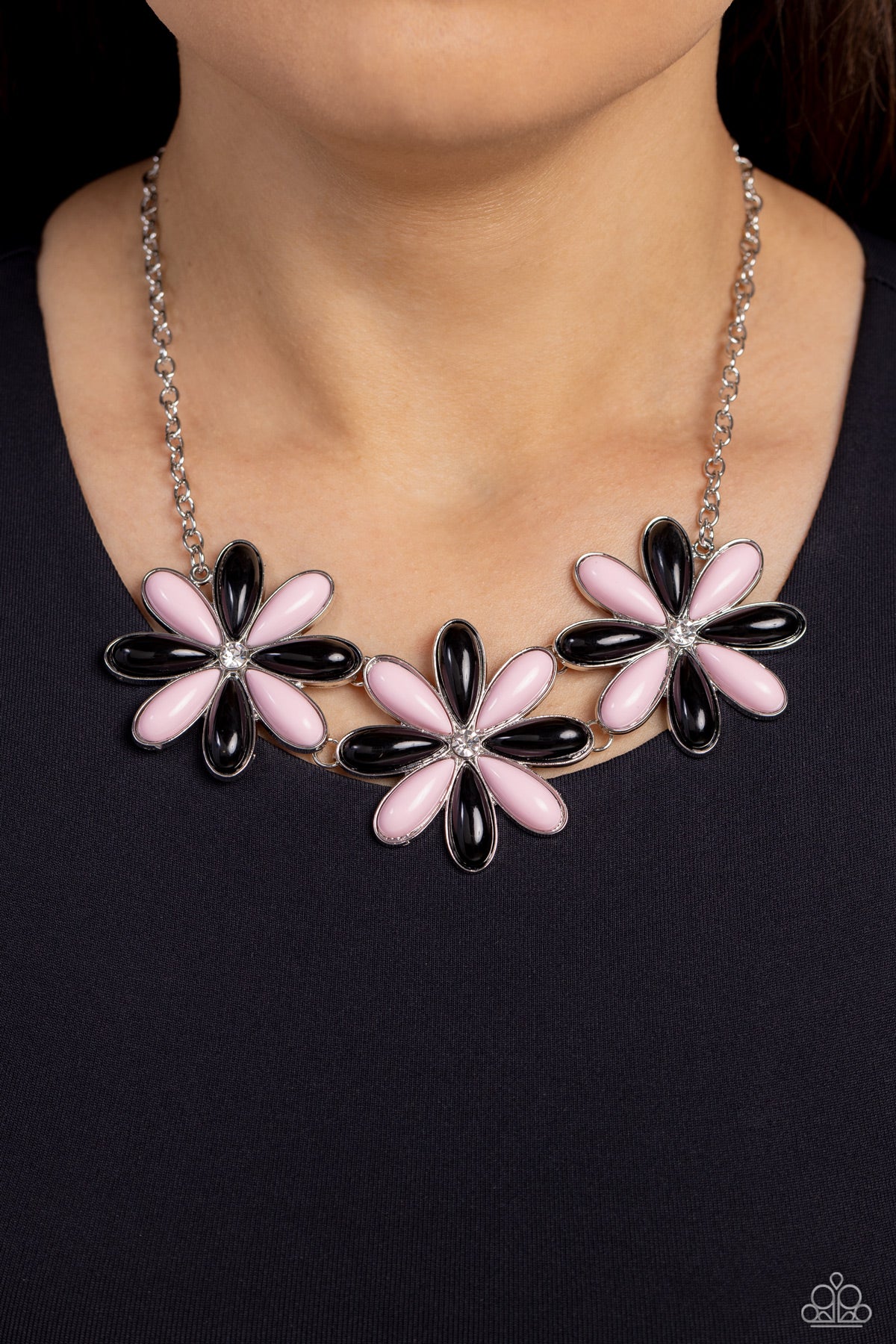 Bodacious Bouquet - black - Paparazzi necklace