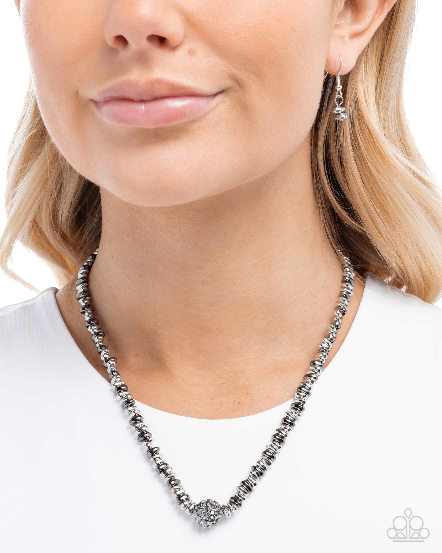 Bossy Bling - silver - Paparazzi necklace