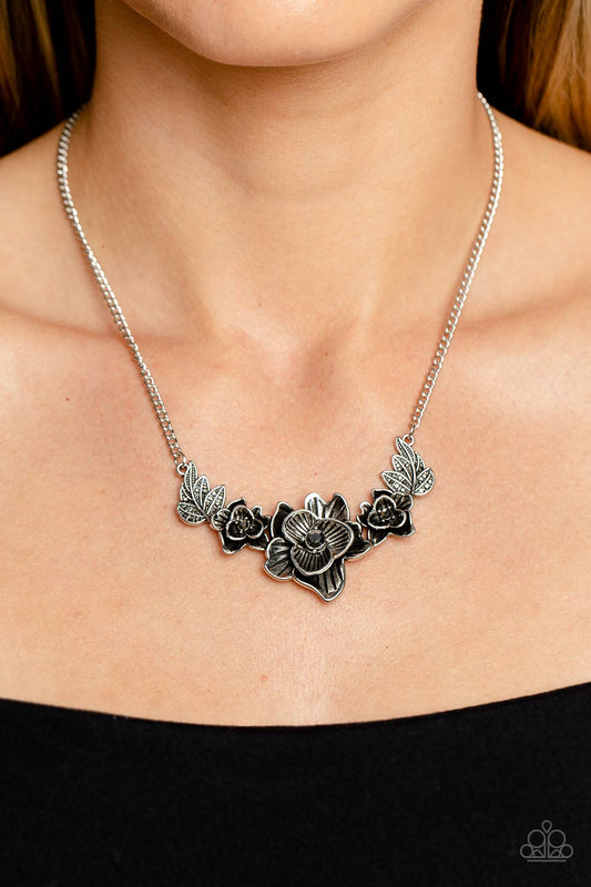 Botanical Breeze - silver - Paparazzi necklace