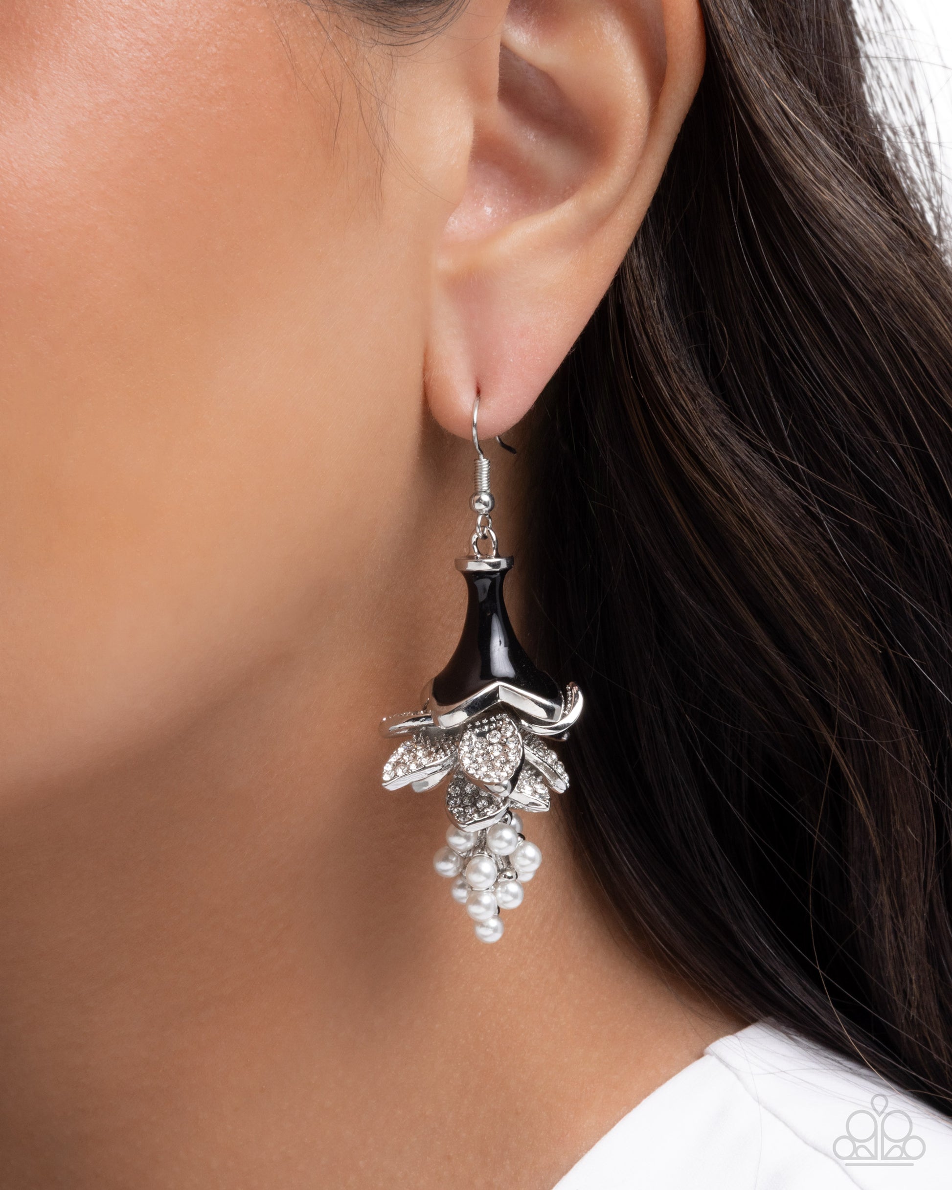 Brilliant Bells - black - Paparazzi earrings