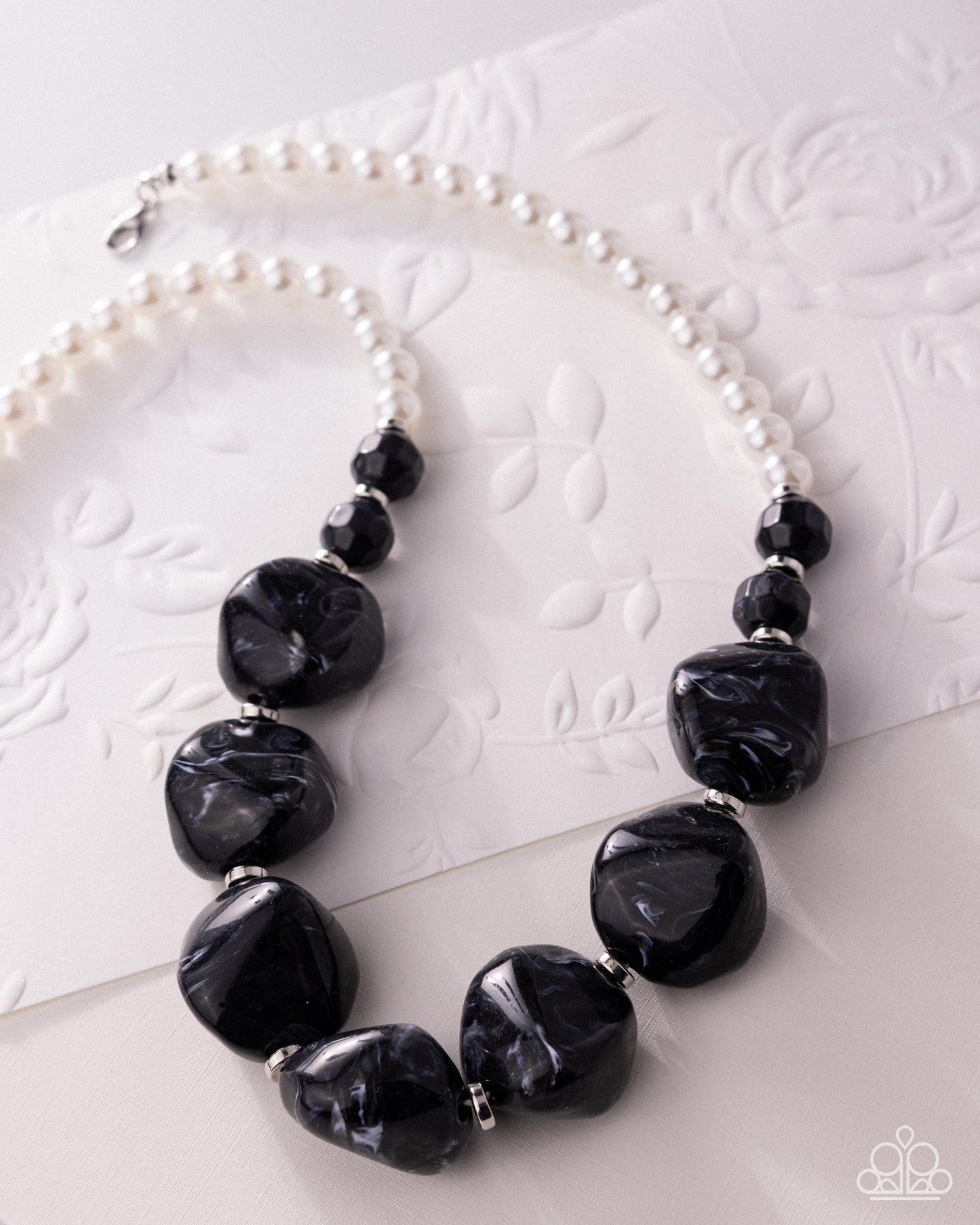 Bubbly Backstage - black - Paparazzi necklace