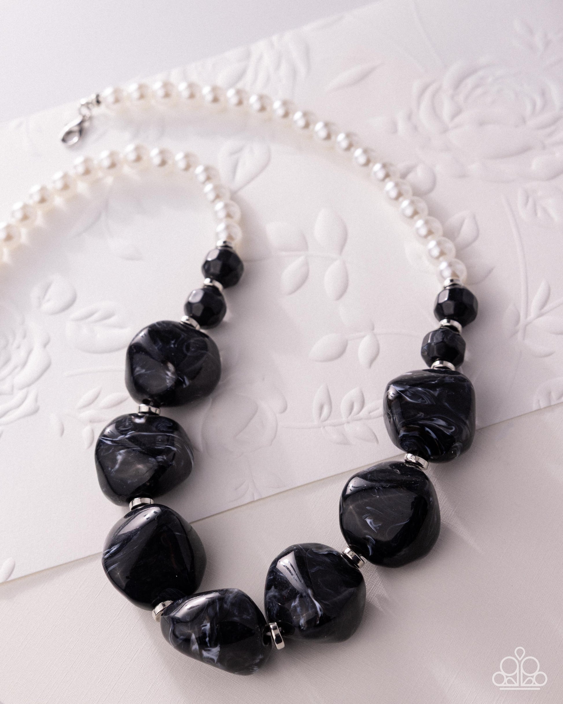 Bubbly Backstage - black - Paparazzi necklace