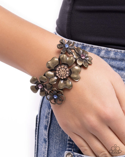 Bursting Bouquet - brass - Paparazzi bracelet