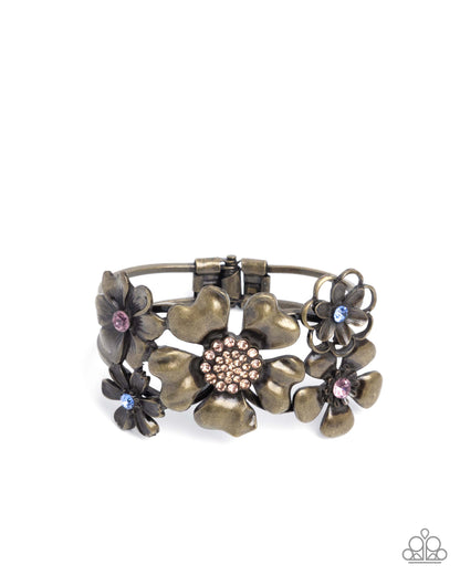 Bursting Bouquet - brass - Paparazzi bracelet