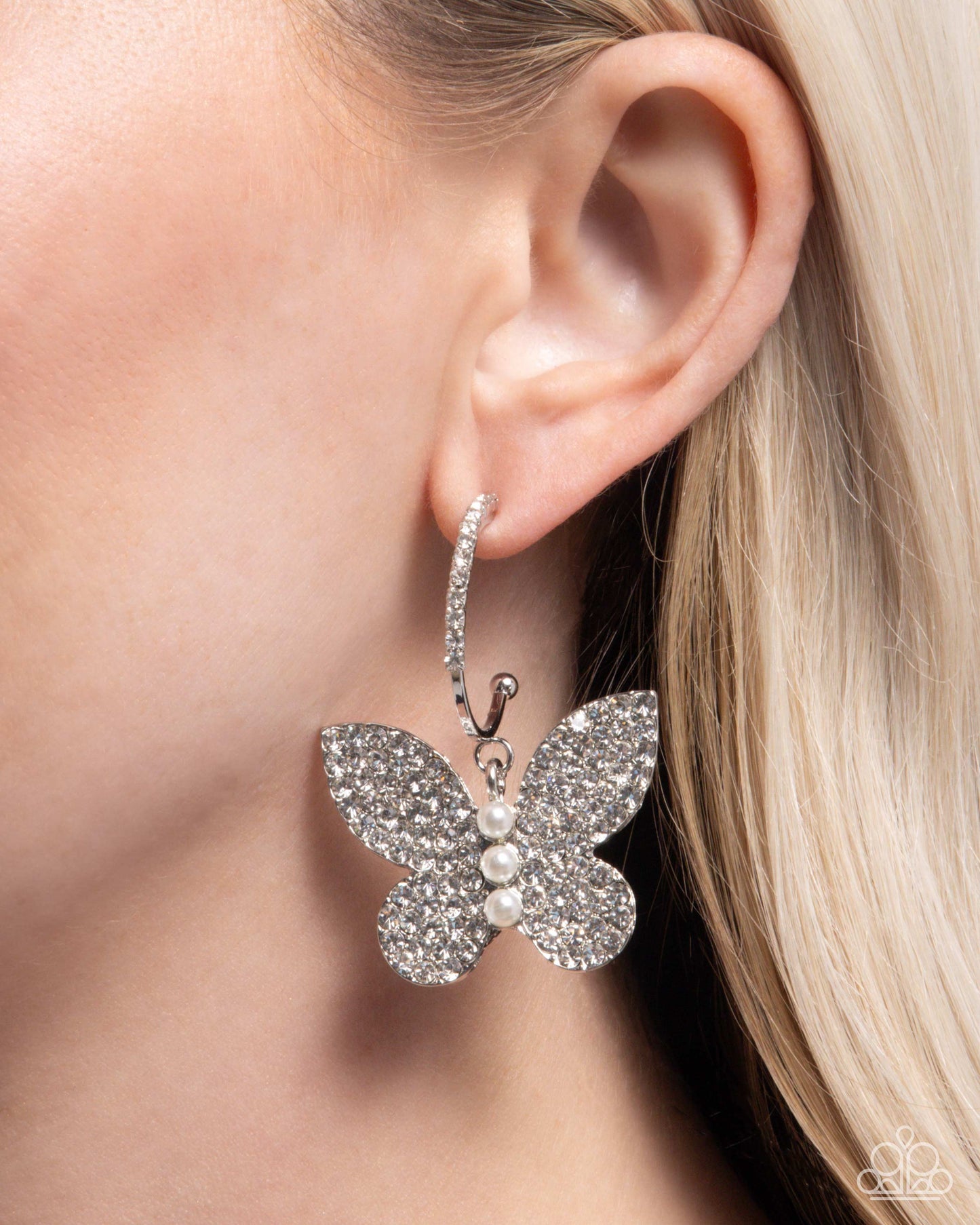Butterfly Boundary - white - Paparazzi earrings