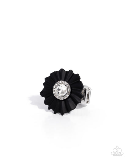Carved Captain - black - Paparazzi ring