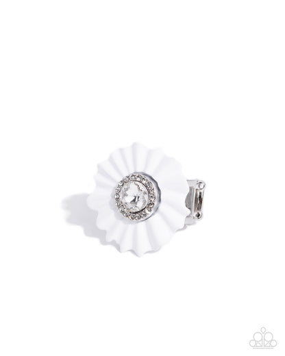 Carved Captain - white - Paparazzi ring