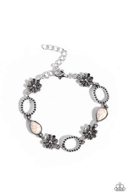 Casablanca Craze - white - Paparazzi bracelet