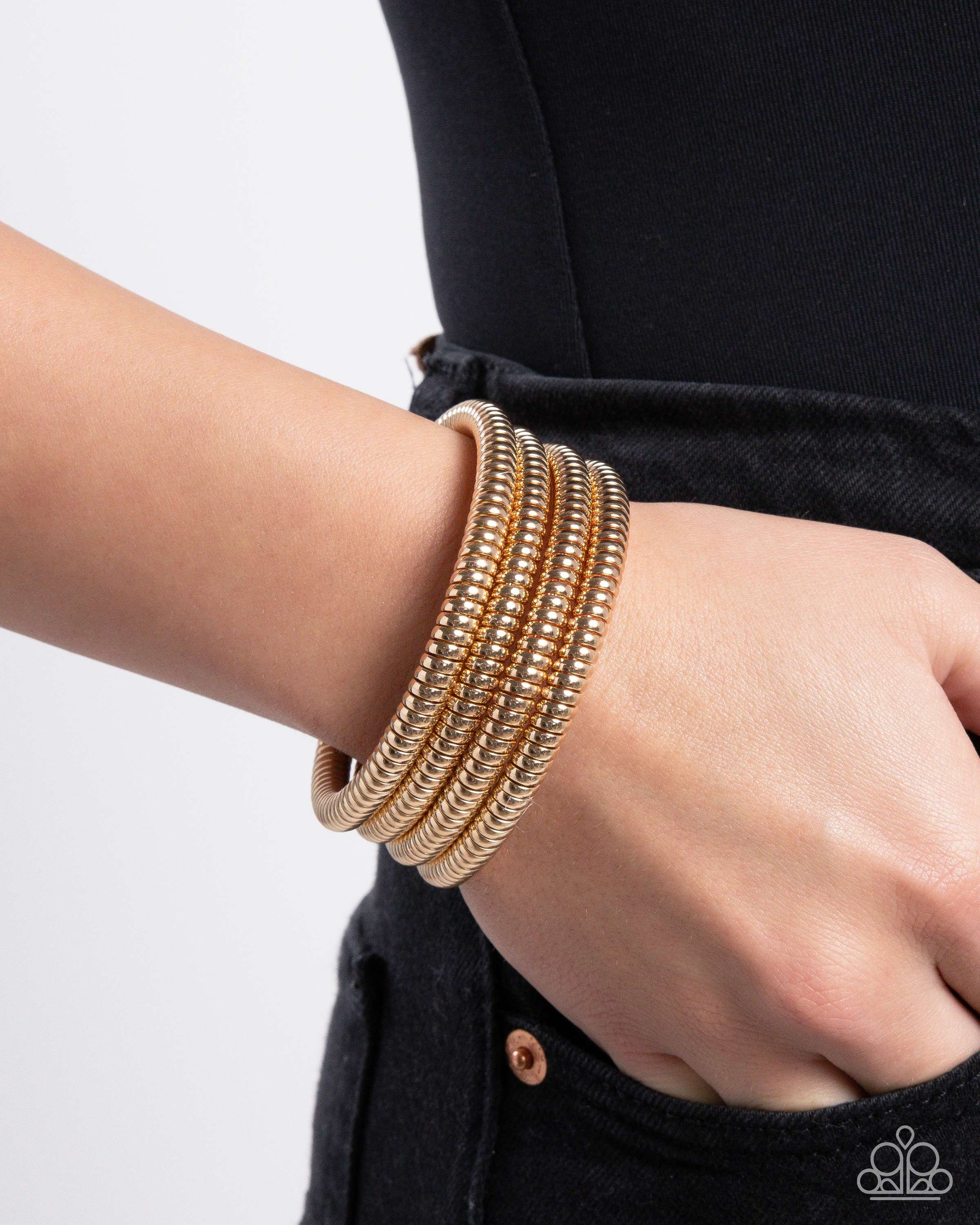 Casual Coils - gold - Paparazzi bracelet