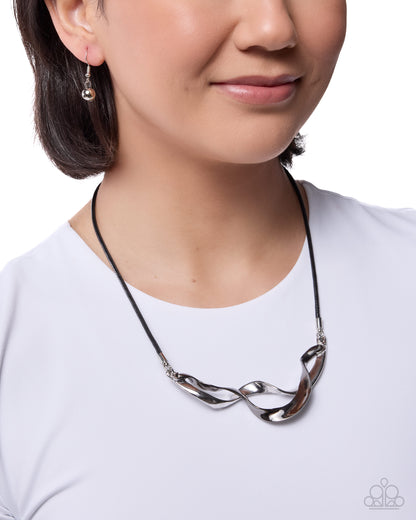 Champion Curls - black - Paparazzi necklace