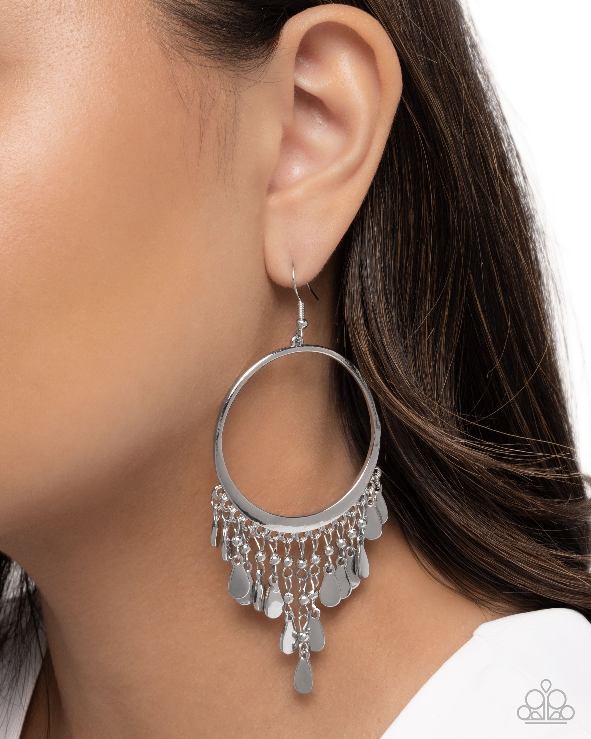 Chandelier Change - silver - Paparazzi earrings