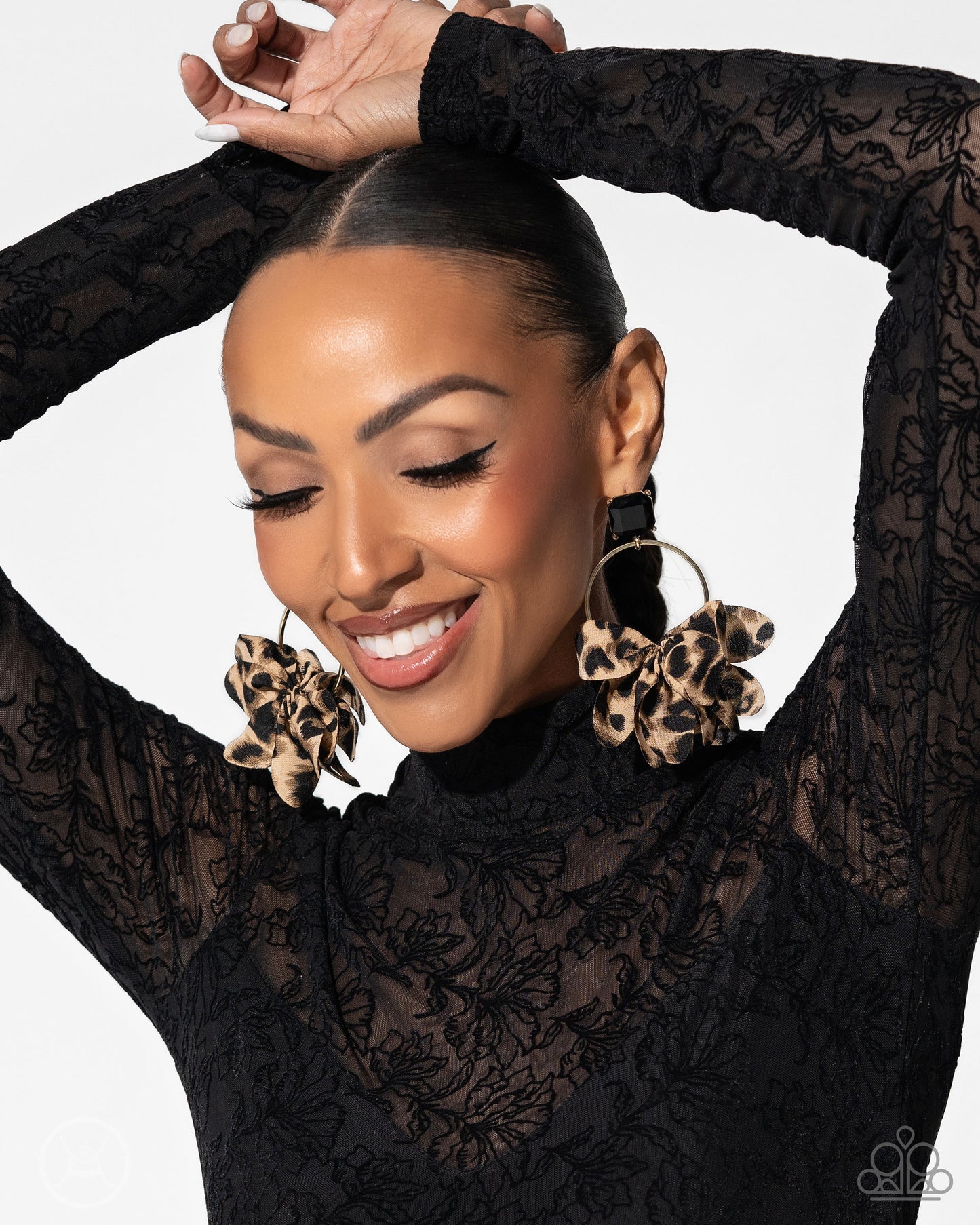 Charming Cheetah - gold - Paparazzi earrings