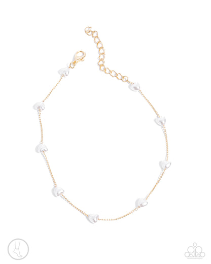 Charming Court - gold - Paparazzi anklet