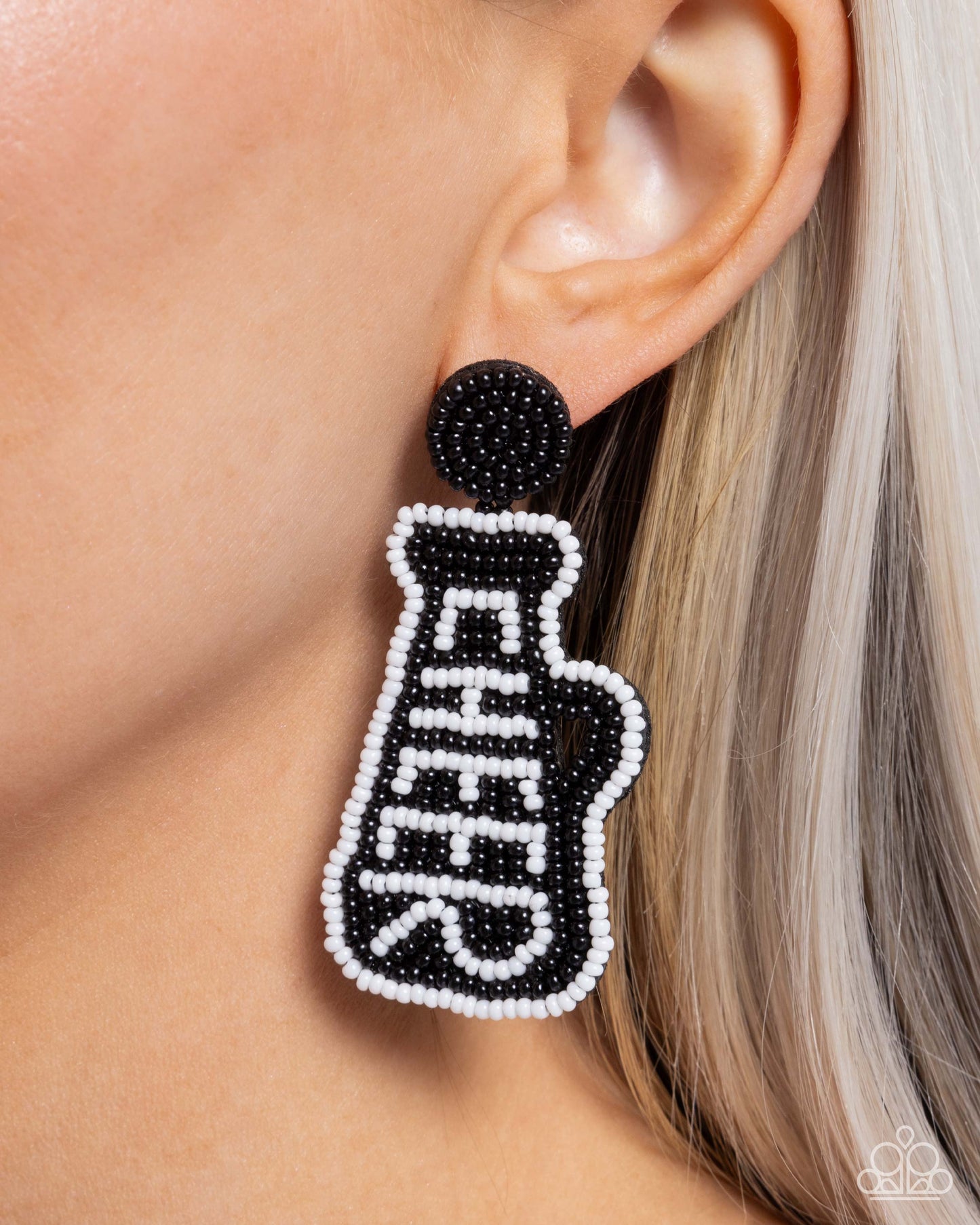 Cheer Captain - black - Paparazzi earrings