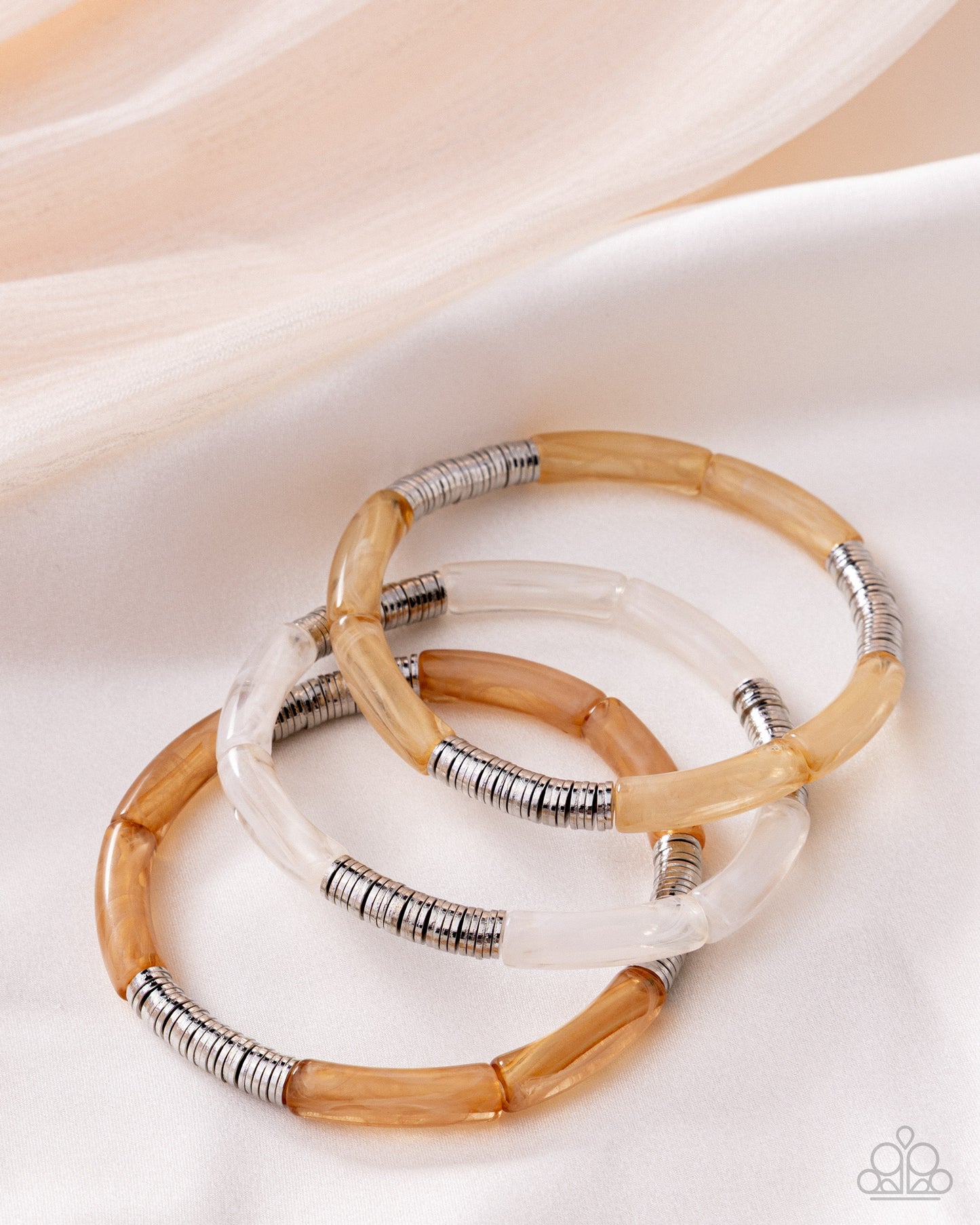 Cheerful Comeback - white - Paparazzi bracelet
