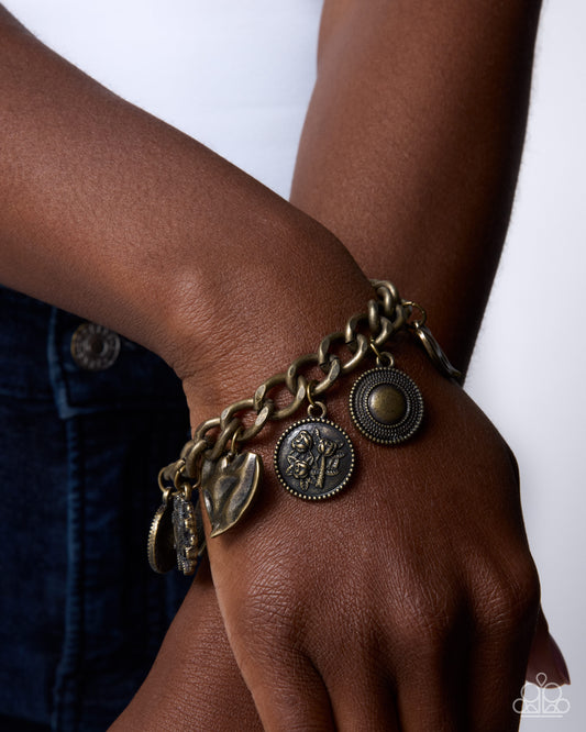 Chic Cache - brass - Paparazzi bracelet