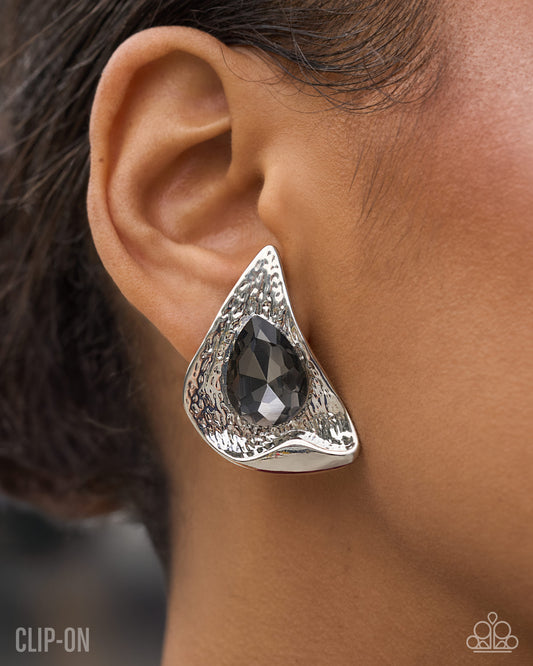 Chic Character - silver - Paparazzi CLIP ON earrings