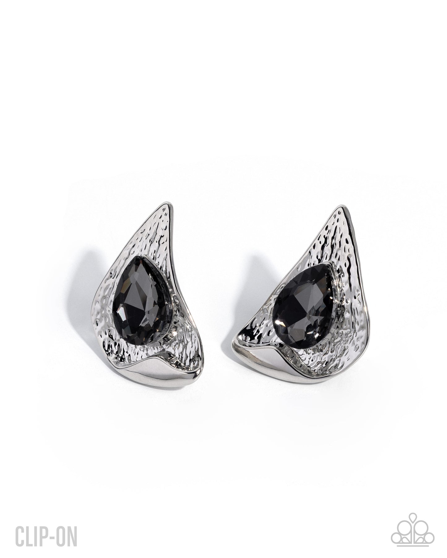 Chic Character - silver - Paparazzi CLIP ON earrings