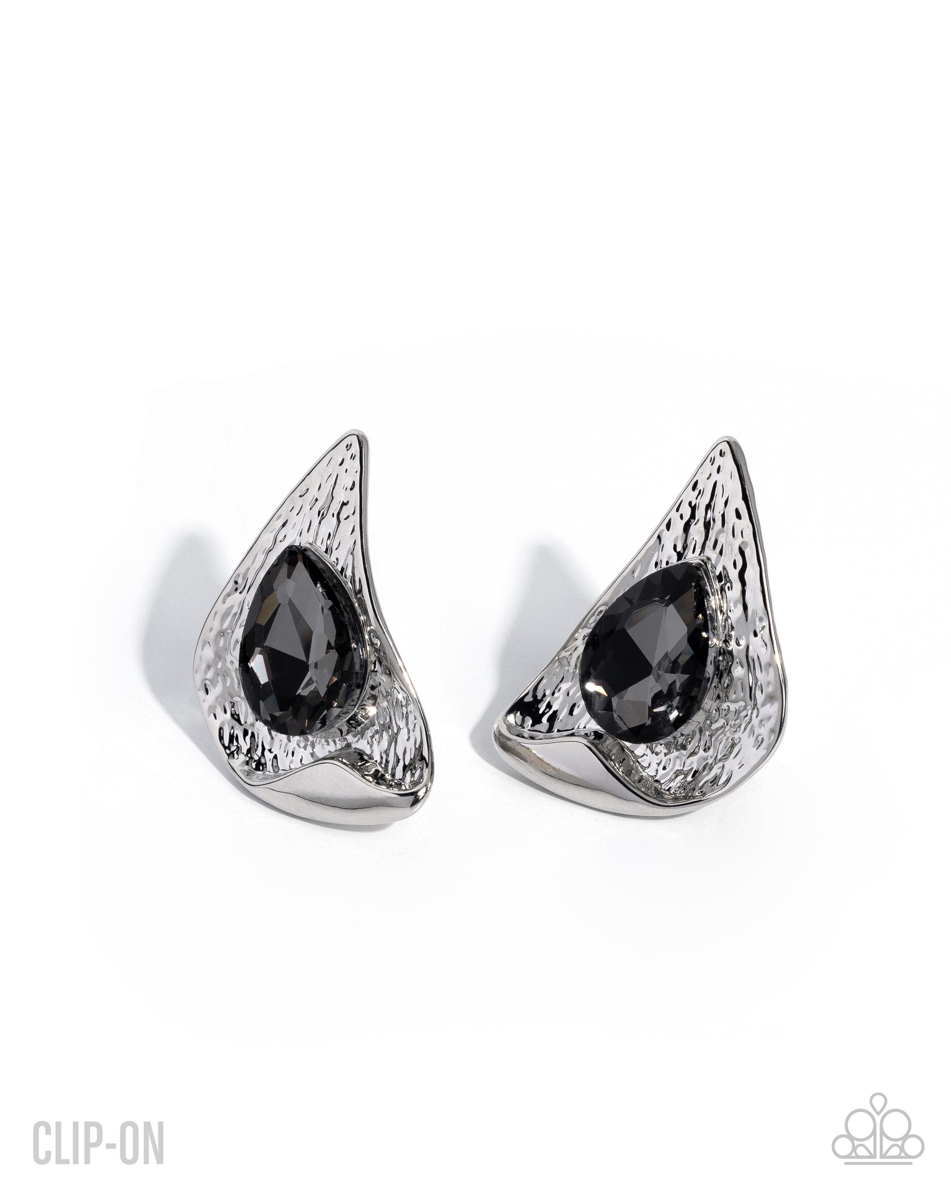 Chic Character - silver - Paparazzi CLIP ON earrings