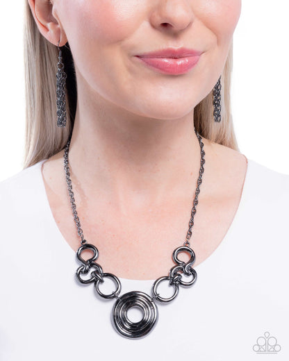 Chic Concert - black - Paparazzi necklace