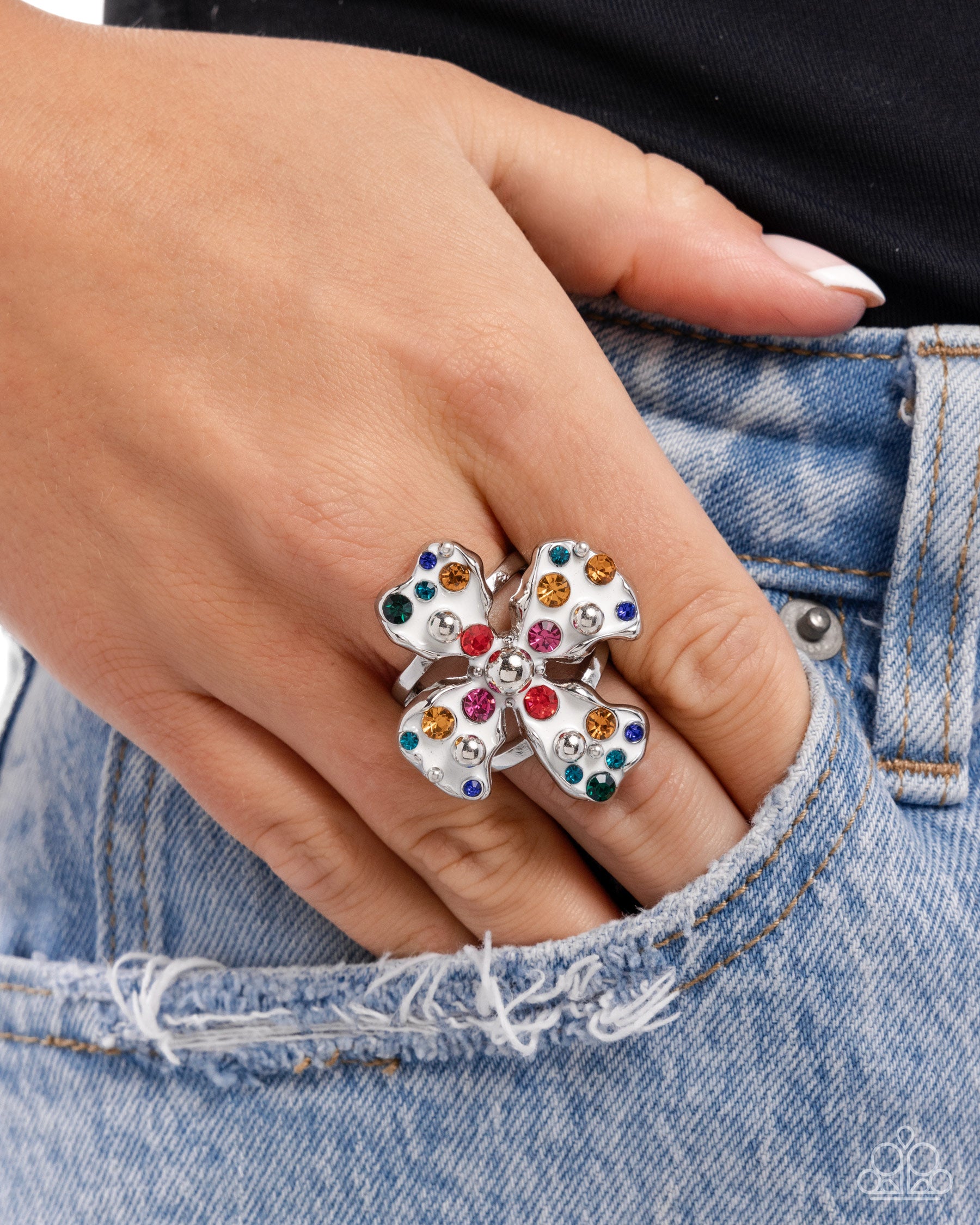 Chic Confession - white - Paparazzi ring