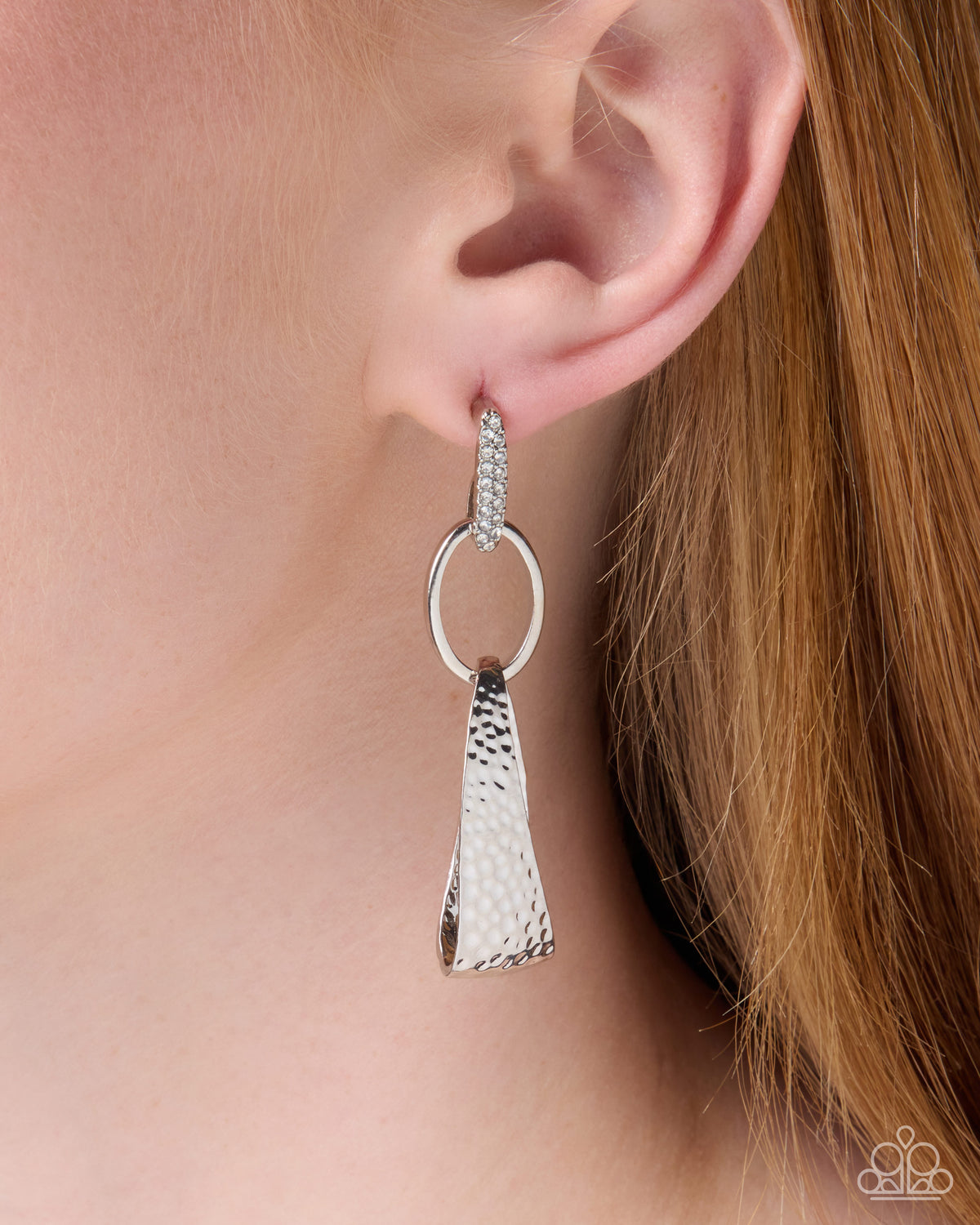 Chic Contrast - white - Paparazzi earrings
