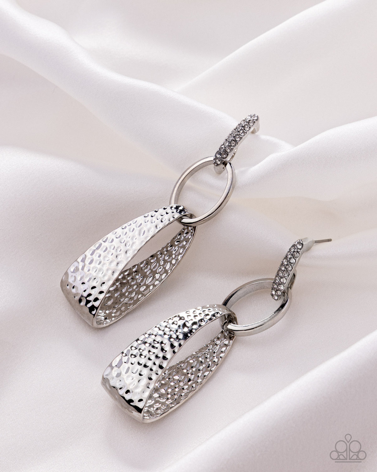 Chic Contrast - white - Paparazzi earrings