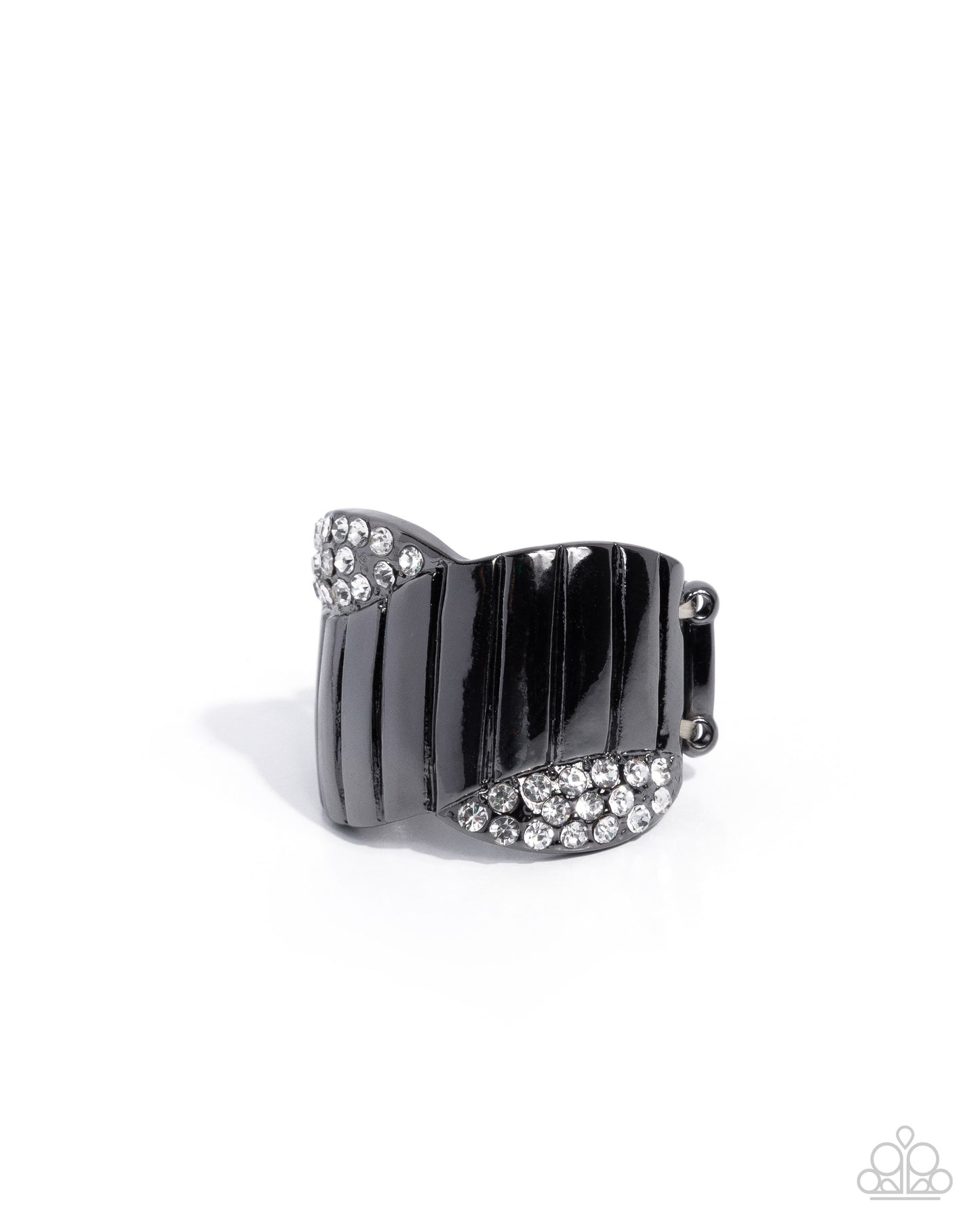 Chic Crossover - black - Paparazzi ring