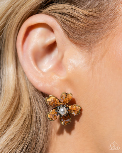 Chiseled Casino - brass - Paparazzi earrings