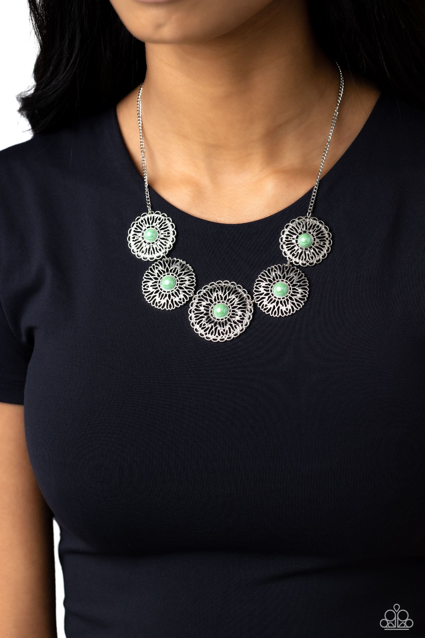 Chrysanthemum Craze - green - Paparazzi necklace