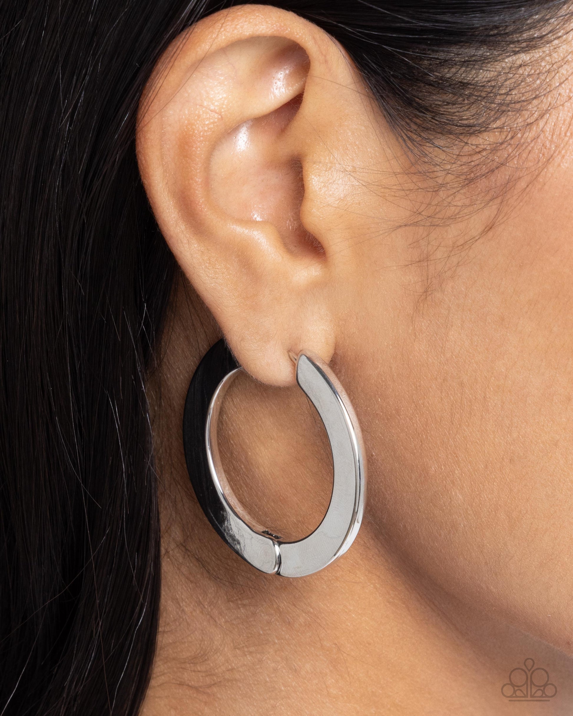 Circling Chariot - silver - Paparazzi earrings