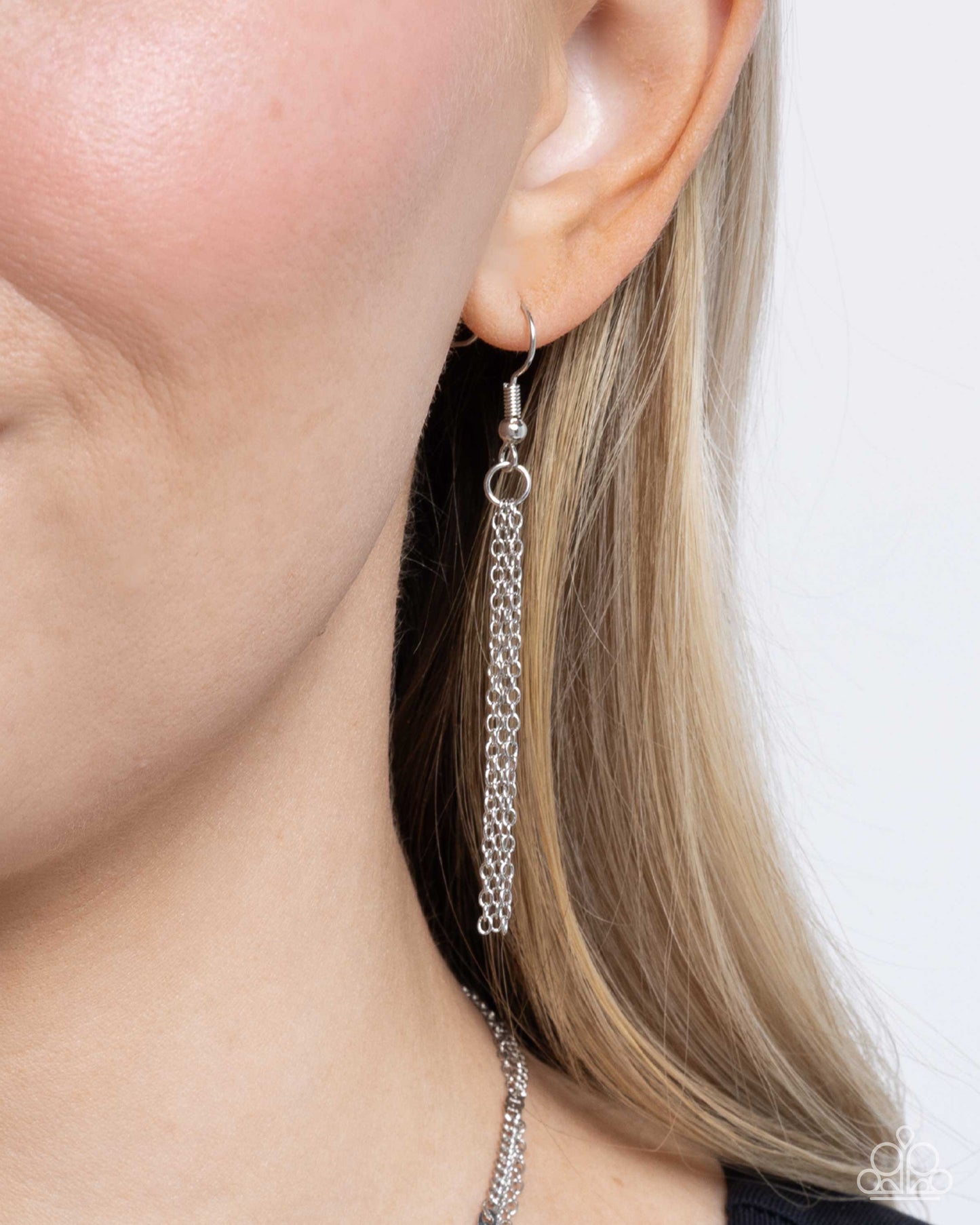 Clandestine Chains - silver - Paparazzi necklace