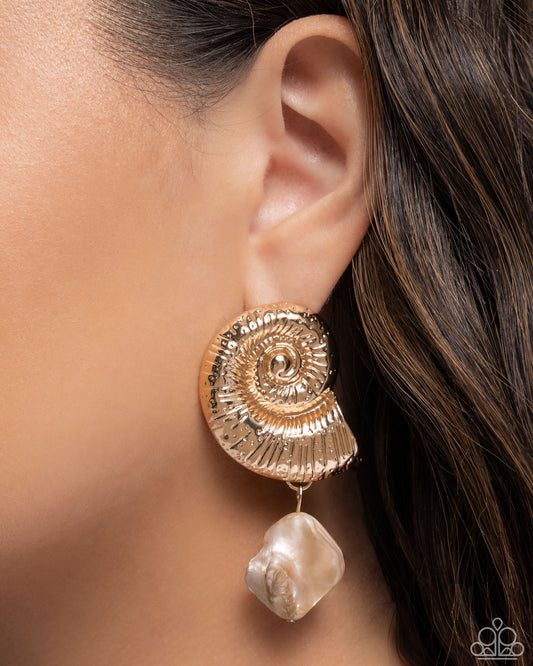 Conch Calypso - gold - Paparazzi earrings