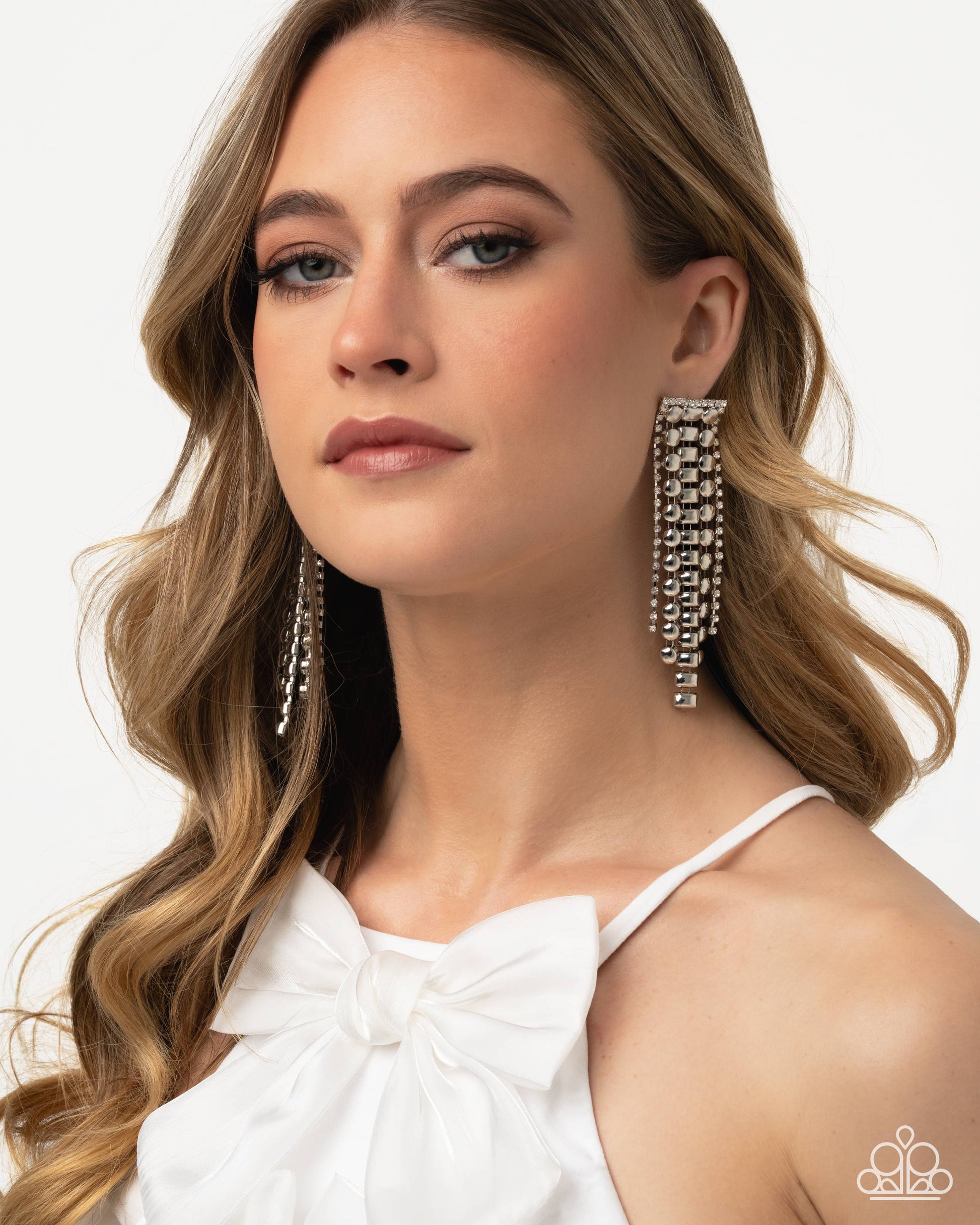 Confident Cadenza - white - Paparazzi earrings